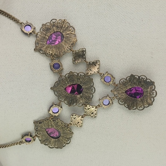 Dazzling Multifacted Victorian Style Purple Jeweled Bib Statement Necklace - Picture 8 of 11
